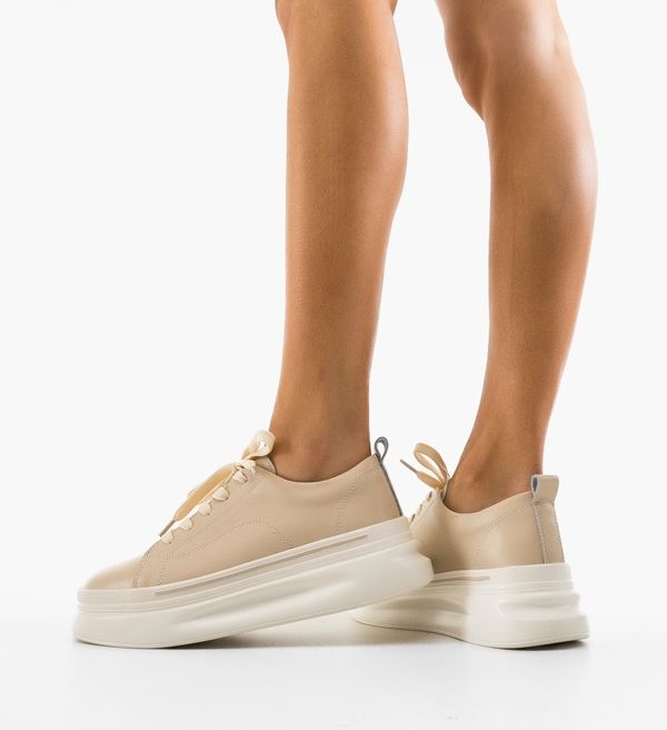 Angel Blue Спортни Rowna Бежов