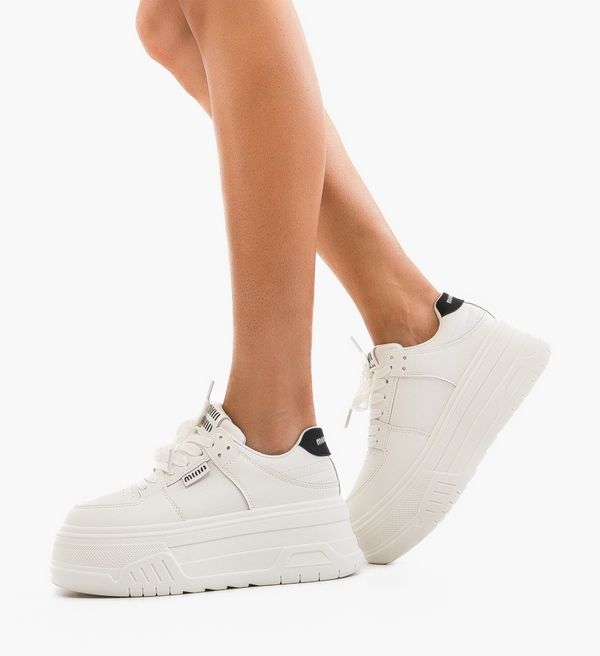 Tony Спортни Tendai Бели