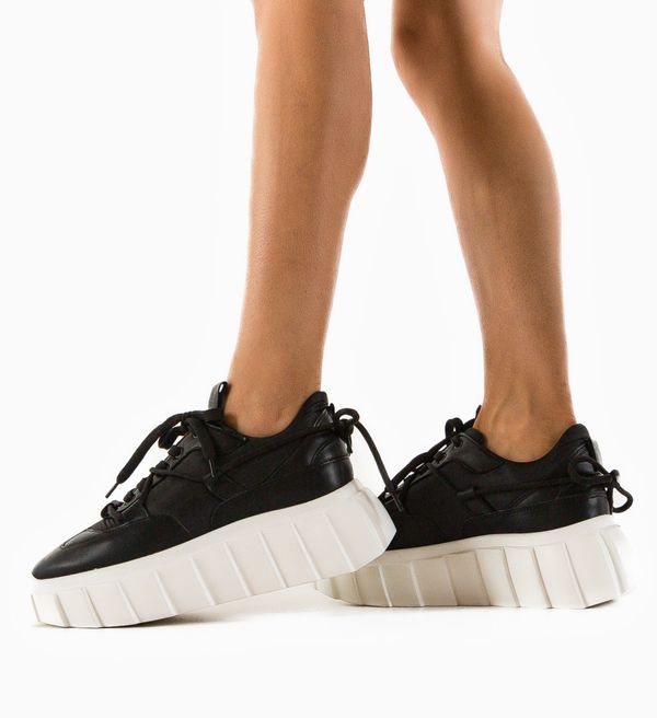 Udobni Спортни Topy Черни