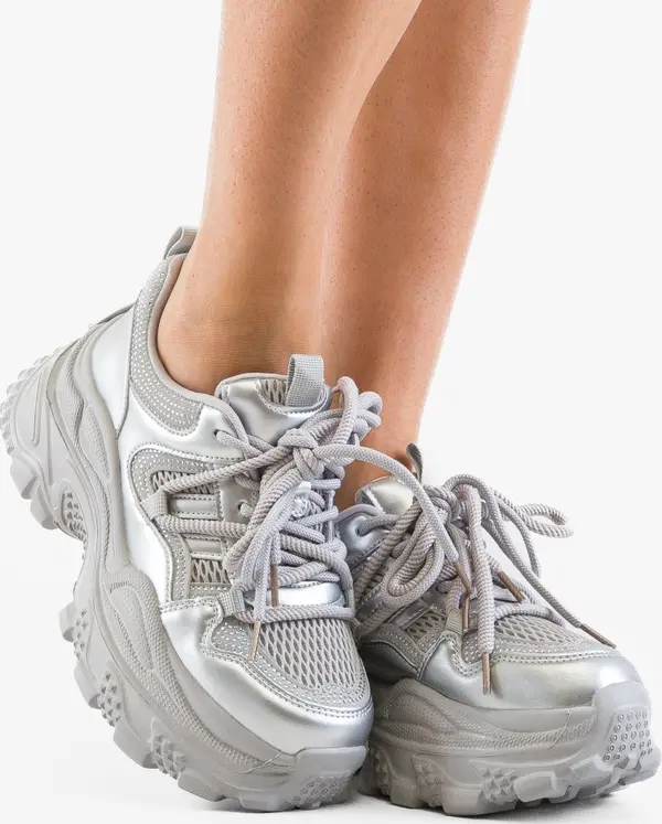 Carolie Спортни Yera Сребърни