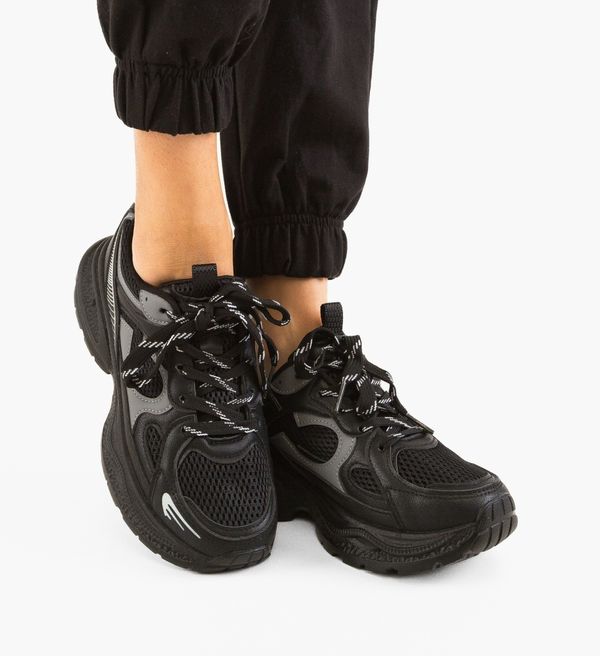 Maria Спортни Yntere Черни