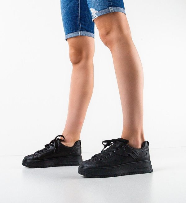 Maria Спортни Ytara Черни