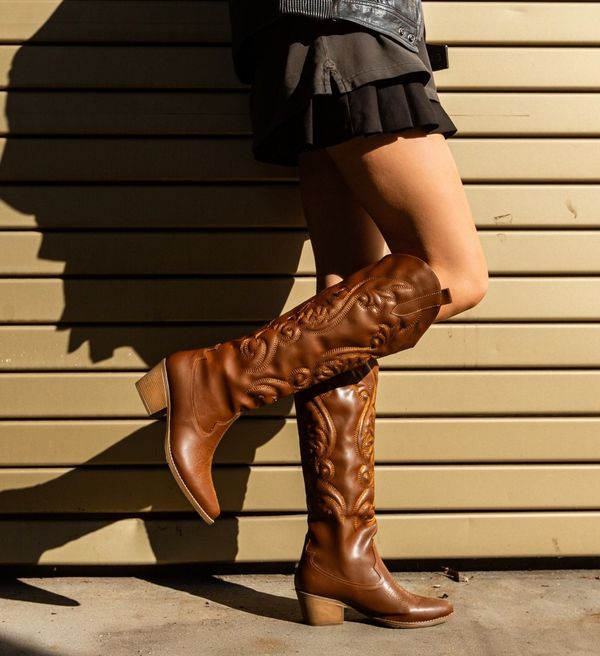 Wow Shoes Заострени Alpika Камел