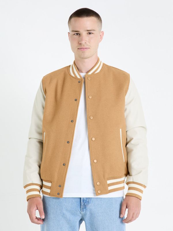 Celio Celio Fuvarsi Яке Bezhov